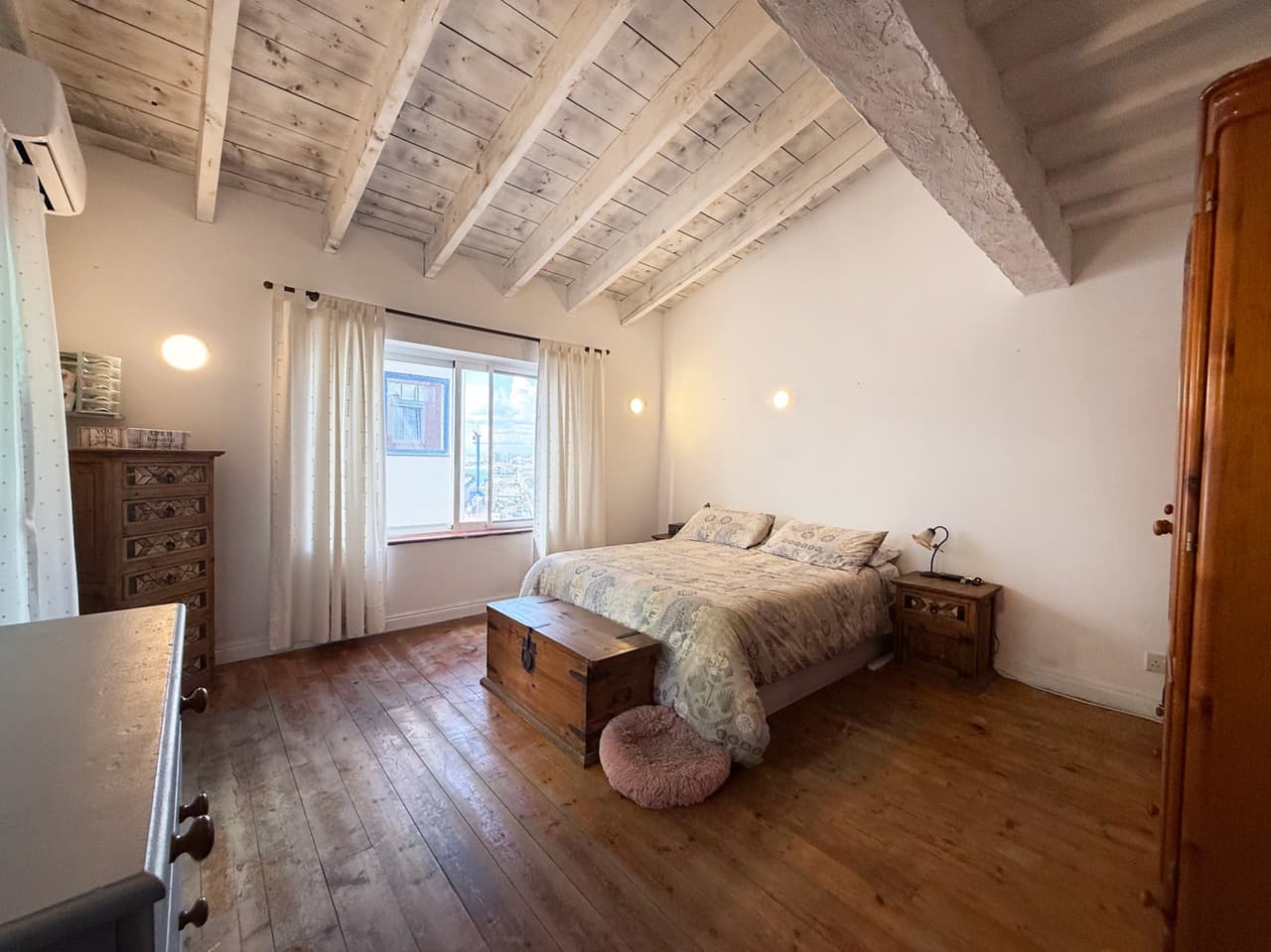 4 Bedroom Apartment in South District, Gibraltar