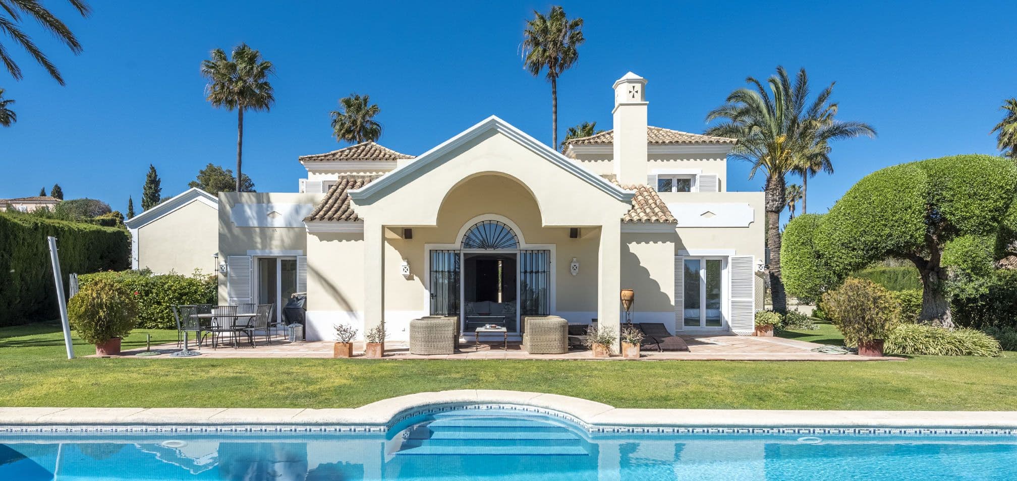Stunning villa exterior garden