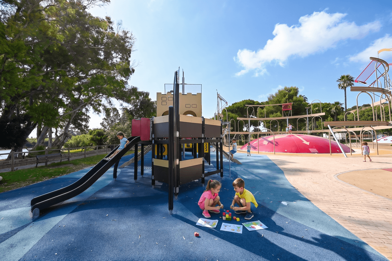 Children playing in the guadiaro park